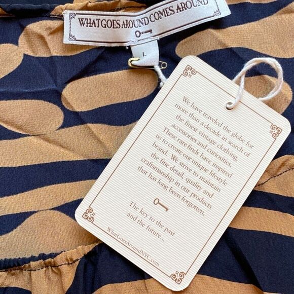 0145 What Goes Around Comes Around Print Blouse Shirt Size L NWT - Picture 7 of 10